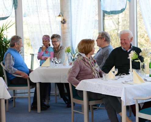 Zusammenkunft bei Tisch